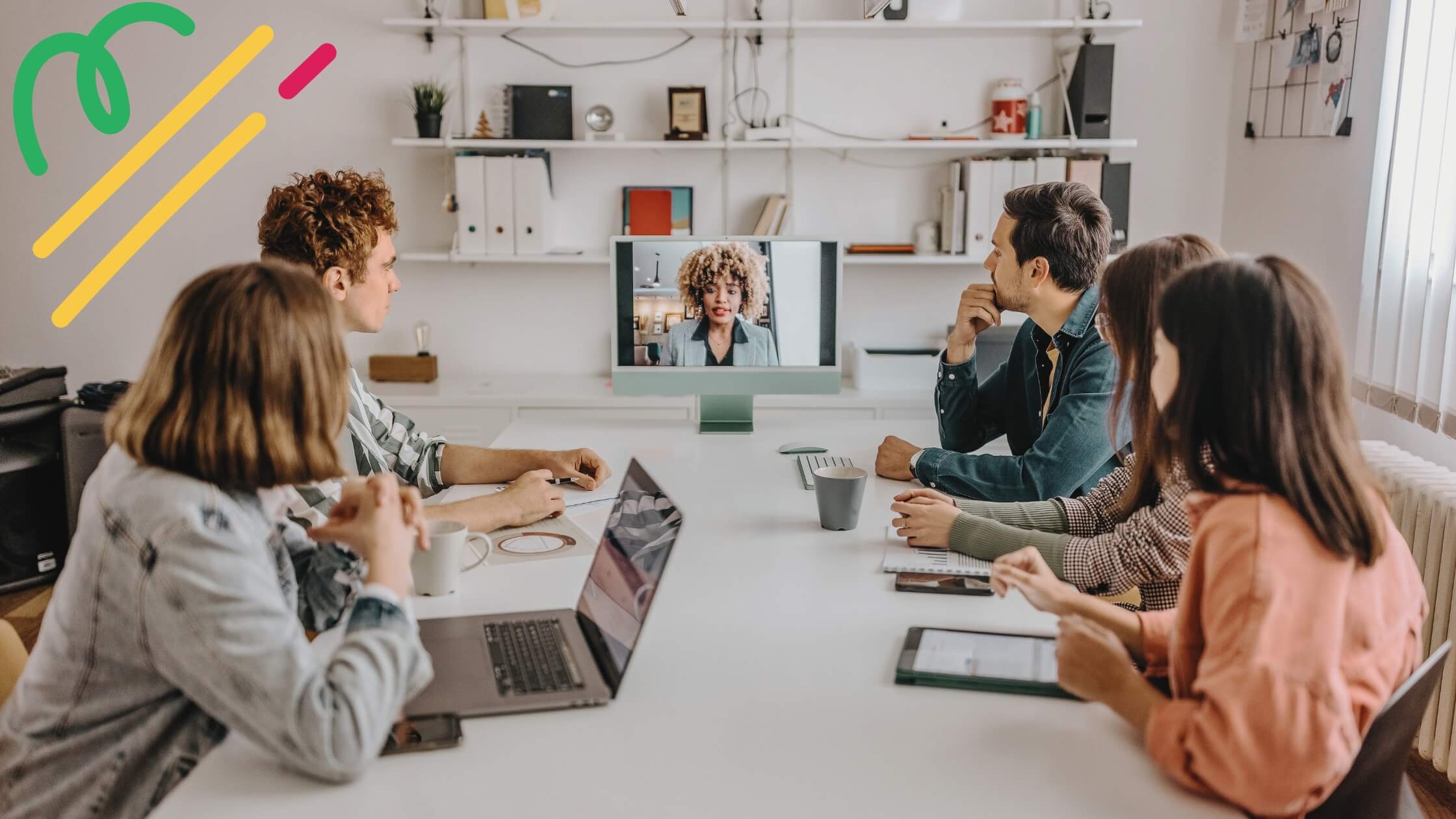 Was ist eine Hybrid-Work-Umgebung? Vorteile, Herausforderungen und Implementierung
