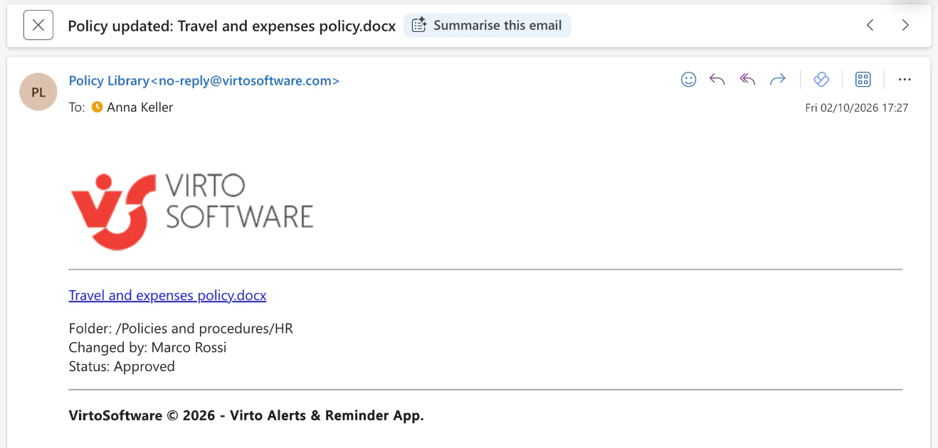 E-Mail „Policy updated: Travel and expenses policy.docx“ von Policy Library, in Outlook geöffnet: der Dateiname als Link, die Zeilen Folder /Policies and procedures/HR, Changed by Marco Rossi und Status Approved