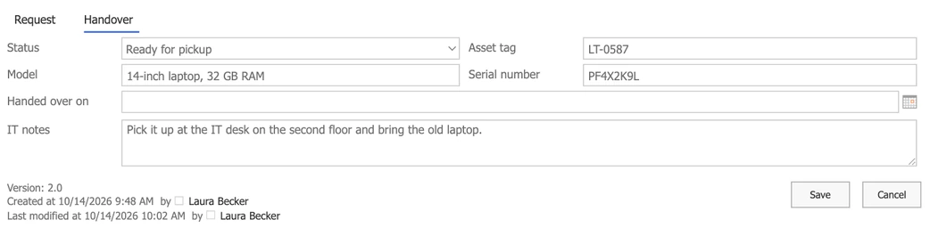 Der Reiter Handover derselben Anfrage aus Sicht der Mitarbeitenden, ausgegraut: Status Ready for pickup, Asset tag LT-0587, Model 14-inch laptop, 32 GB RAM, Serial number PF4X2K9L und die Notizen der IT
